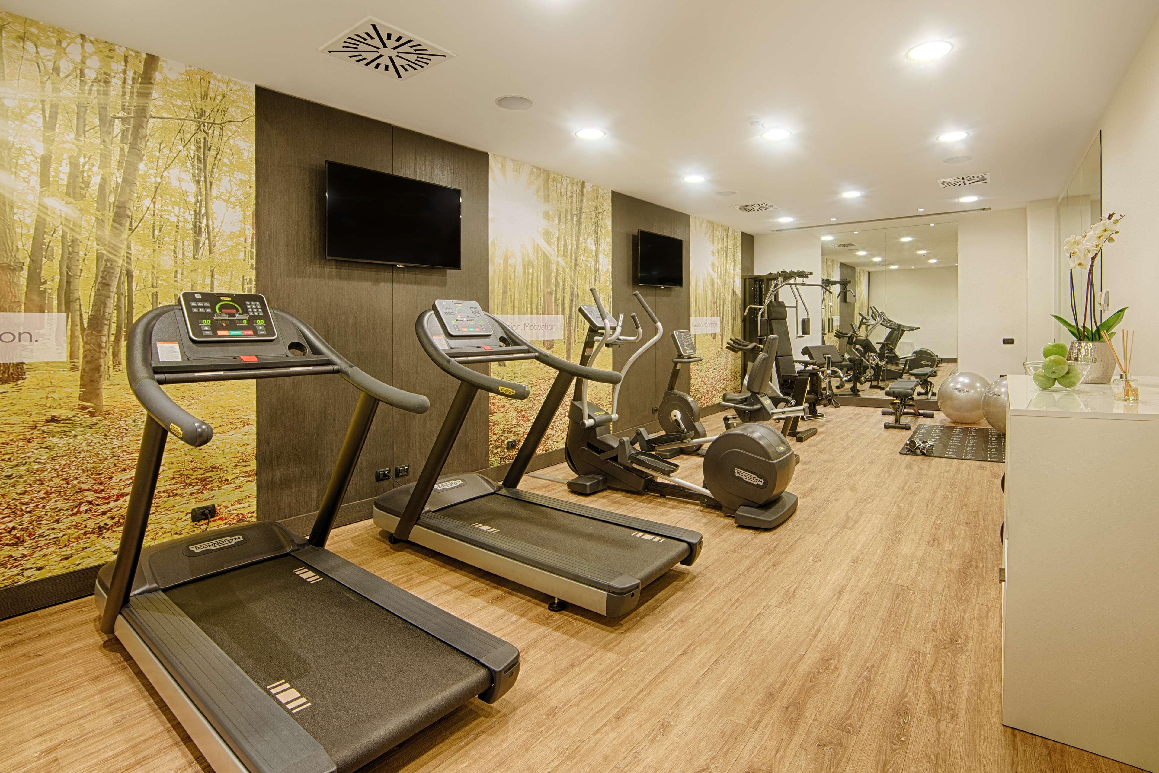 فندق إن إتش كوليكشن ميلانو بريزيدنت المظهر الخارجي الصورة A gym at a hotel