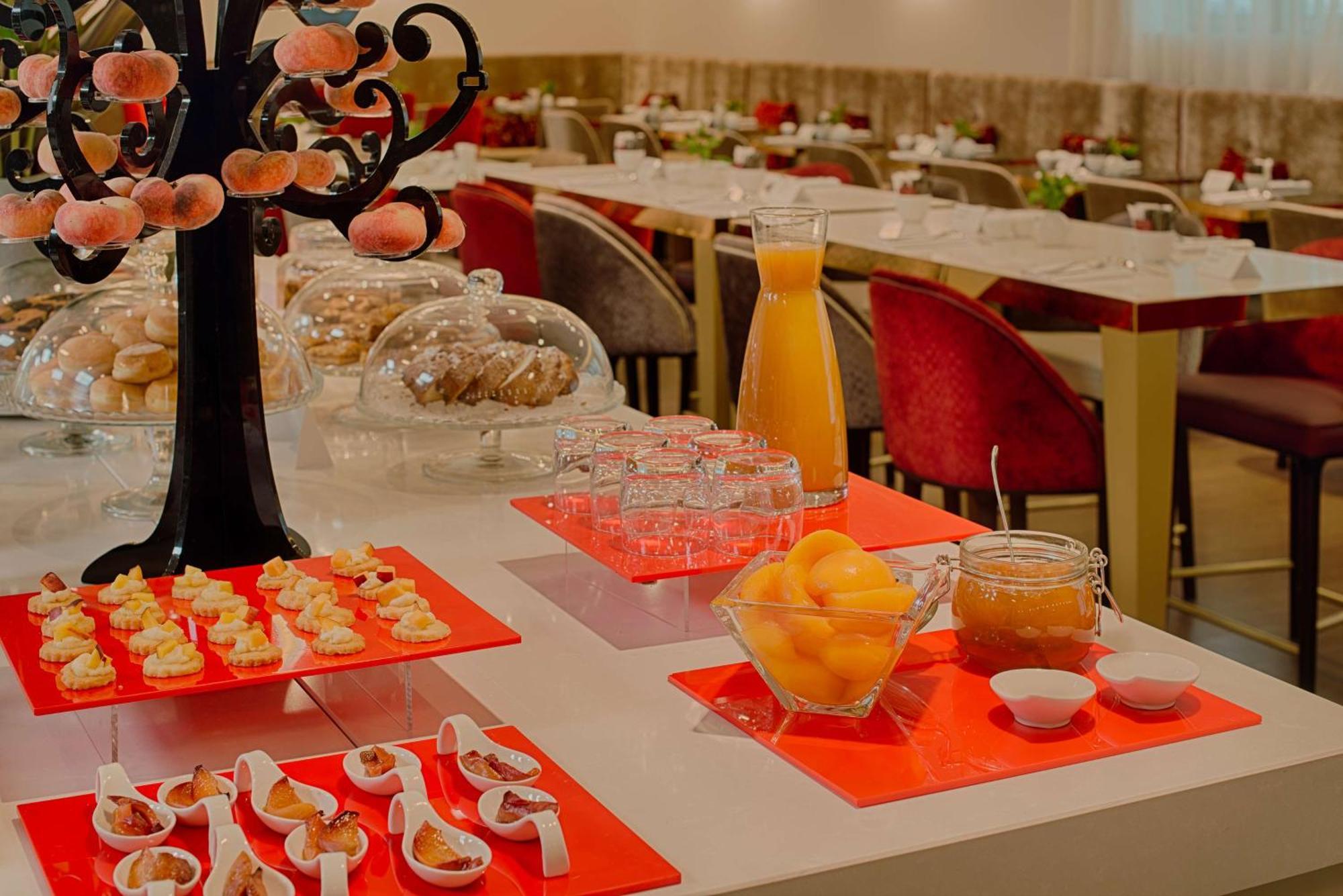 فندق إن إتش كوليكشن ميلانو بريزيدنت المظهر الخارجي الصورة A buffet at a hotel