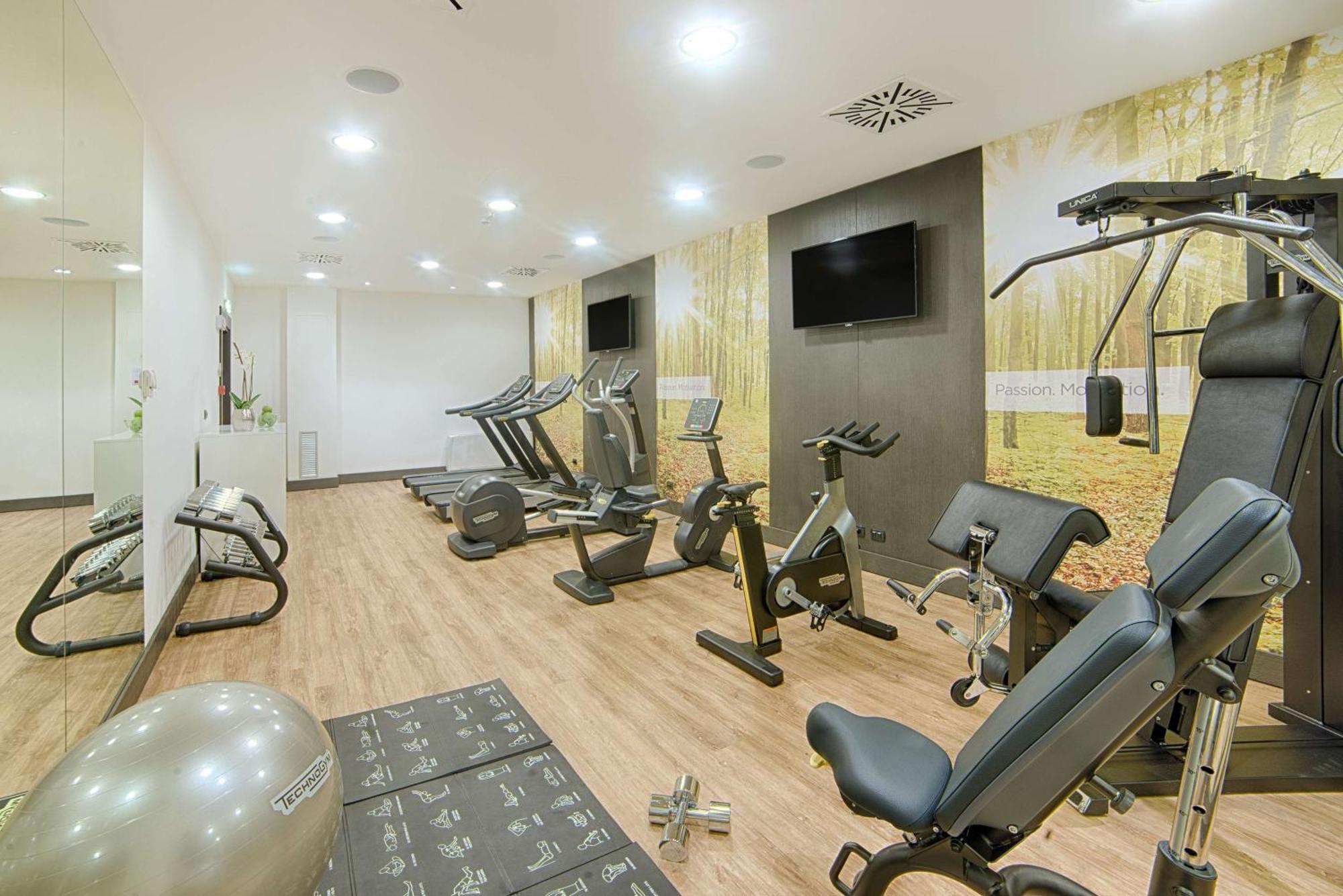 فندق إن إتش كوليكشن ميلانو بريزيدنت المظهر الخارجي الصورة The gym at the hotel